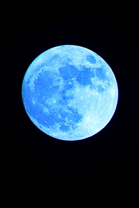 A rare Super Blue Moon illuminated the sky around the world on Wednesday night, August 30th on the auspicious day of Raksha Bandhan. This phenomenon is a rare astronomical event that occurs when a full moon coincides with both a blue moon and a perigee moon. Get a glimpse of August's rare 'Super Blue Moon,' which won't come back until 2037: Super Moon Photography, Blue Full Moon, Super Full Moon, Moon 2023, Northern Lights (aurora Borealis), Moon Setting, Stone Path, Moon Photography, Over The River