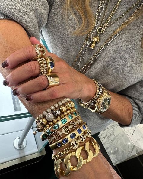 Chunky Gold Jewelry, Dope Jewelry Accessories, Inexpensive Jewelry, Dope Jewelry, Chunky Jewelry, Band Shirt, Jewelry Fashion Trends, Classy Jewelry, Funky Jewelry