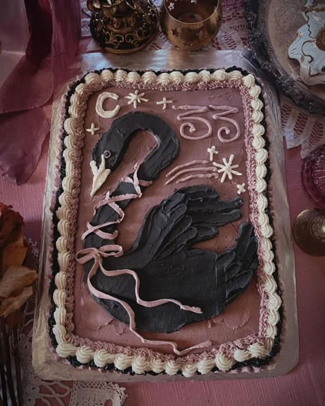 Black Swan Cake, Swan Birthday Cake, Lambeth Cakes, Lambeth Cake, Swan Birthday, Swan Cake, Cake Instagram, Technical Artist, Vintage Birthday Cakes