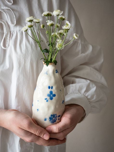 Vase, ceramic, pottery, clay, aesthetics, flowers, vintage style, cottage core Pottery Flower Vases Handmade, Tumblr Room Decor, Vase Pottery, Tumblr Rooms, Vase Ceramic, Pottery Clay, Style Cottage, Handmade Vase, Flowers Vintage