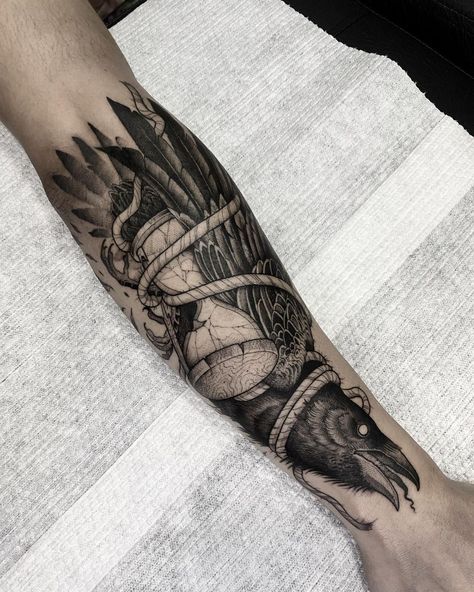 Leonardo Escalona on Instagram: “Raven . . . . . . . . . . . #blackworktattoo #blackworkerssubmission #darkart #onlythebest #onlyblackart #darkdrawing #darkartists…” Raven Forearm Tattoo, Tattoo Templates, Raven Tattoo, Tattoo For Son, Back Of Shoulder Tattoo, Spiritual Tattoos, Shoulder Tattoos For Women, Aesthetic Tattoo, Forearm Tattoo Men