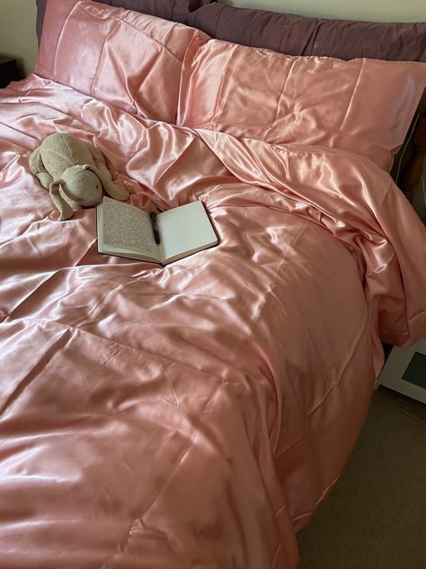 Silk Bed Sheets Aesthetic Pink, Light Pink Satin Bedding, Pink Silk Sheets Aesthetic, Pink Satin Bed Aesthetic, Pink Silk Bed Sheets, Pink Silk Bedding Aesthetic, Satin Bedding Aesthetic, Silk Bedding Aesthetic, Silk Sheets Aesthetic