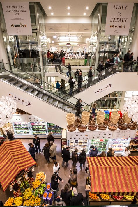 Eataly in Chicago, IL The Best Italian Market and restaurants, dine-in or shop for the home for authentic Italian cuisine! #RNJobs #travelnursing http://www.americantraveler.com/illinois-nursing-jobs/ Eataly Chicago, Chicago Weekend, Architecture Foundation, Italian Market, Chi Town, Chicago Food, Chicago Travel, My Kind Of Town, Chicago Architecture