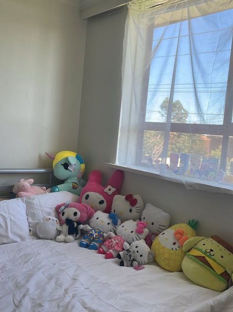 Plush On Bed Aesthetic, Room Plushies Aesthetic, Plushies On Bed, Plushie Bed, Collectors Room Ideas, Americana Coquette, Hello Kitty Room, Future Bedroom Ideas, Kitty Room