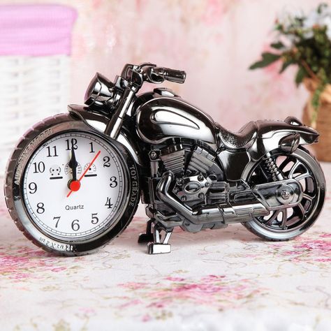 VOSAREA Vintage Alarm Clock Motorcycle Model Unique Gift for Motor Lovers Home Decor: Amazon.de: Küche & Haushalt School Times, Alarm Clock Design, Retro Alarm Clock, Racing Theme, Kids Alarm Clock, Vintage Alarm Clocks, Creative Birthday Gifts, Cool Clocks, Retro Motorcycle