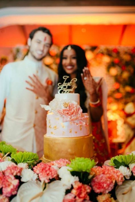 Indian bride showing off her engagement ring behind her beautiful wedding cake topped with "just married" Indian Engagement Cake, Just Engaged Cake, Indian Engagement Party, Indian Engagement Photos, Themed Engagement Party, Food Varieties, Engagement Stage, Engagement Ring Platter, Engagement Stage Decoration