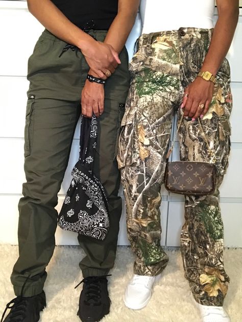 Camo Louis Vuitton yeezy 450 Carlton yaito twins Yeezy 450, Outfits With Sneakers, Cargopants Streetwear, Yeezy Outfit, Ideas For Outfits, Fire Fits, Camo Pants, Jordan 1 Low, Sneaker Head