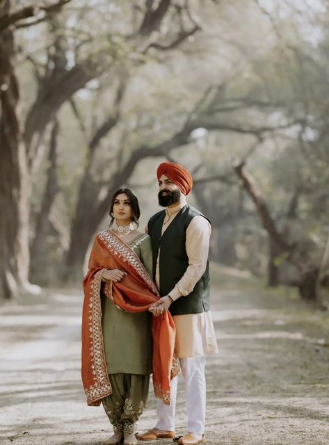 Couple Poses In Suit, Punjabi Couple Photography Poses, Pre Wedding Poses Punjabi Couple, Engagement Punjabi Outfits, Punjabi Engagement Photoshoot, Punjabi Pre Wedding Photoshoot, Punjabi Bridal Suit, Punjabi Couple Photography, Punjabi Photoshoot