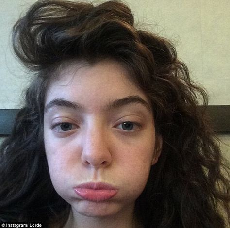 Au natural: Lorde took to Instagram on Saturday to show off a make-up free snap in an airport No Makeup Selfie, Celebs Without Makeup, Makeup Selfie, Still Love Her, Famous Singers, No Makeup, Justin Timberlake, Pop Singers, Without Makeup