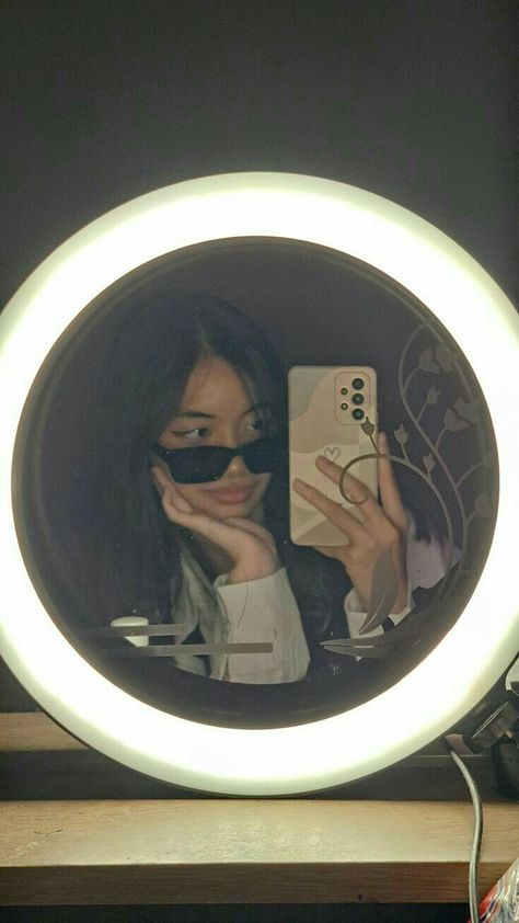 Samsung Phone Aesthetic, Mirror Selfie Cute, Cool Anime Pfp, Samsung Aesthetic, Pranks Pictures, Boyfriend Pranks, Selfie Cute, Boyfriend Pranks Pictures, Bf Picture