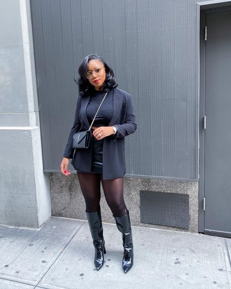 All black style outfits on black girl for fall or winter style Black Blazer Boots Outfit, Blazer And Boots Outfit, Skirt Outfits Dressy, Skirt And Tights Outfit, Blazer Skirt Outfit, Skirt Outfits With Boots, Black Fall Outfits, Black Blazer Outfit, Outfits Dressy