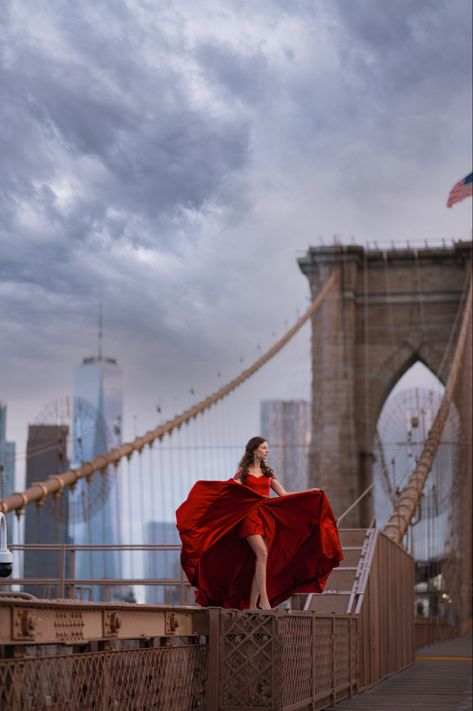 Photoshoot On Bridge, Bridge Photoshoot Photo Ideas, Brooklyn Bridge Photoshoot, Brooklyn Bridge Picture Ideas, Brooklyn Photoshoot, Sea Editorial, Brooklyn Bridge Pictures, Bridge Photoshoot, Dumbo Brooklyn Bridge