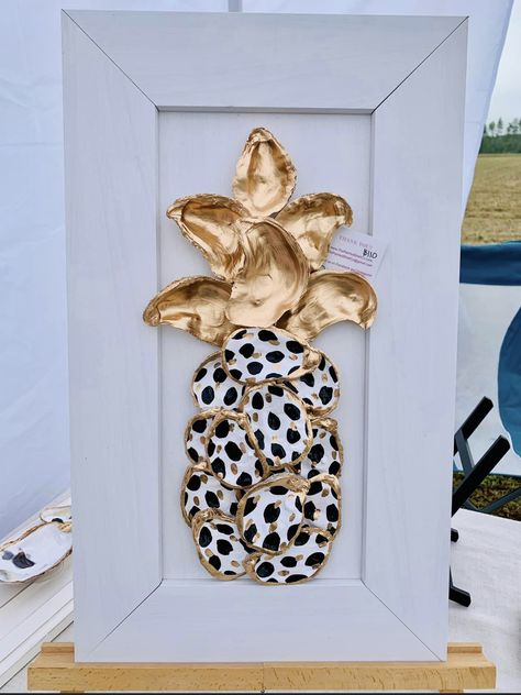 Bedroom Moody, Metal Butterflies, Apartment Bedroom Ideas, Baddie Apartment, Seashell Art Diy, Oyster Ornament, Oyster Shell Crafts, Seashell Projects, Shells Diy