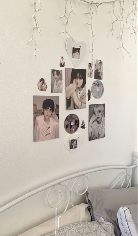 Kpop Room Simple, Txt Room Decor Ideas, Kpop Wall Inspo Aesthetic, K Pop Wall Collage Ideas, Minimal Kpop Room, Txt Wall Poster, Kpop Room Aesthetic Minimalist, Kpop Wall Ideas Bedroom, Kpop Bedroom Ideas For Small Rooms