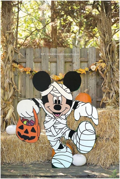 Mickey Mouse Halloween Yard Decorations, Disney Halloween Decorations, Halloween Yard Signs, Mickey Halloween Party, Halloween Yard Art, Mickey Mouse Decorations, Harvest Fest, Halloween Party Props, Halloween Wood Crafts