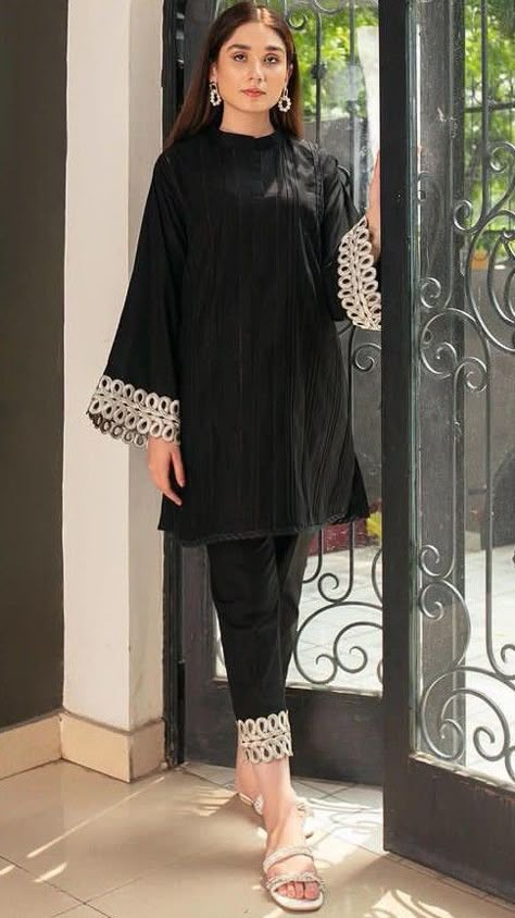 Stylish Kurtis, Kurtis Design, Stylish Kurtis Design, Simple Dress Casual, Pants And Top, Latest Dress Design, Desi Fits, Stylish Short Dresses, Pakistani Fashion Party Wear