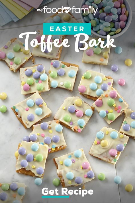 Saltine Cracker Dessert, Fun Spring Desserts, Toffee Bark Recipes, Cracker Dessert, Easy Easter Recipes, Saltine Cracker, Toffee Bark, Easter Side Dishes, Chocolate Pieces