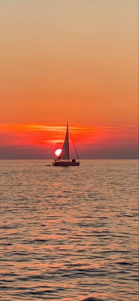 Sailboat Photography, Sailing Aesthetic, Boat Sunset, Mood Bored, Sea Scape, Summer Energy, Ipad Hacks, Ocean Boat, Sunset Ocean