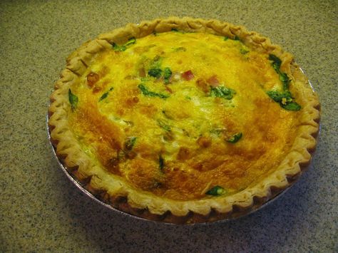 Spinach, Ham and Cheese Quiche Ham And Spinach Quiche, Ham Quiche Recipe, Breakfast Quiche Recipes Easy, Quiche Recipes Crustless, Ham And Cheese Quiche, Spinach Quiche Recipes, Dinner Pies, Breakfast Quiche Recipes, Quiche Recipes Easy