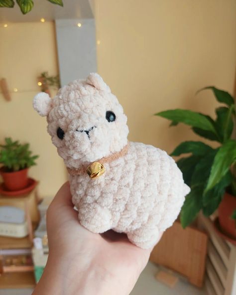 ₊˚⊹♡ baby llama ⊹ ࣪ ˖ ⤷ have I mentioned how much I love this chubby baby llama pattern, the little round stompers>>>> ⤷ I was wondering on whether or not to participate this years' #amigurumay but wow does it look like you need some good pre-planning and organisation (ᵕ—ᴗ—) ⤷ I will make sure to participate next year, hopefully I after some *big* life milestones are concluded this year, I could finally only focus on crochet alone ৻( •̀ ᗜ •́ ৻) ⤷ (free) pattern by @bunnysplush ⤷ plush ava... Amigurumi Pattern Christmas, Crochet Fluffy Amigurumi, Crocette Ideas, Alpaca Crochet Pattern Free, Llama Crochet Pattern Free, Crochet Llama Pattern Free, Crochet Plushie Free Pattern, Crochet Christmas Amigurumi, Llama Crochet Pattern