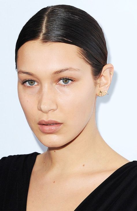 It girls all style their ear climbers in a way that's big and bold. See how to style ear climbers the way your favorite It girls do. Bella Hadid Photos, Jennifer Lawrence Photos, The It Girl, Multiple Ear Piercings, Nose Shapes, Ear Party, It Girls, Pregnancy Health, Lobe Piercing