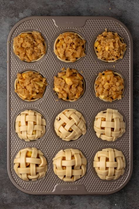 Apple Pie Recipe Mini Desserts, Mini Holiday Pies, Mini Apple Pies In Muffin Tin, Mini Apple Pies Easy, Juicy Apple Pie, Mini Apple Pie Recipe, Classic Fall Desserts, Mini Apple Pie, Fall Dessert Recipes Easy