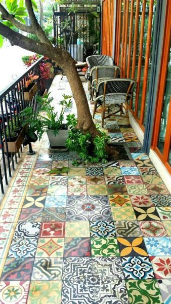 Tiny Balcony, Painting Tile Floors, Modern Front Yard, Painted Tiles, Painted Floor, Artist Photo, Mosaic Flooring, Glam Girl, Photo Blog