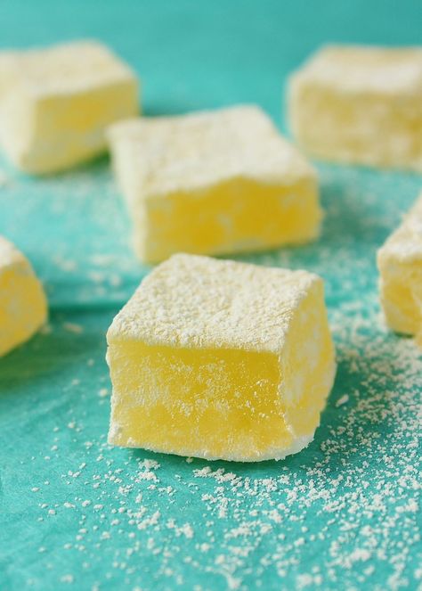 Lemon Turkish Delight Recipe, Homemade Turkish Delight, Turkish Delight Recipe, Turkish Recipes Desserts, Middle Eastern Desserts, Turkish Desserts, Fudge Candy, Turkish Delights, Homemade Sweets