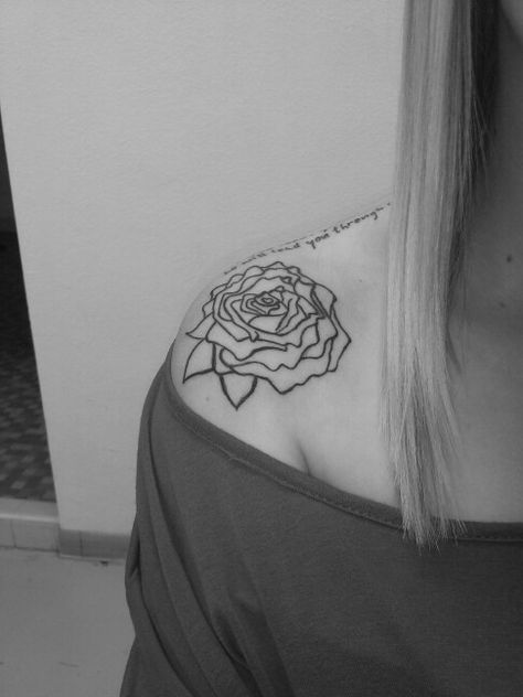 Outline of a rose tattooed on my shoulder. I love it <3 Amanda Tattoo, Rose Outline Tattoo, Shoulder Cap Tattoo, Rose Outline, Tattoo Time, Flower Tattoo Drawings, Tattoo Shoulder, Outline Tattoo, Flower Tattoo Back