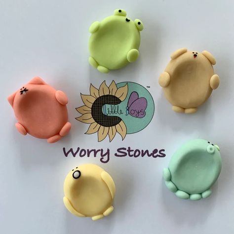 Clay Worry Stones Diy, Worry Stones Diy, Clay Worry Stones, Clay Projects For Kids, Diy Air Dry Clay, Summer 2025, Stones Diy, Polymer Clay Projects, Worry Stones