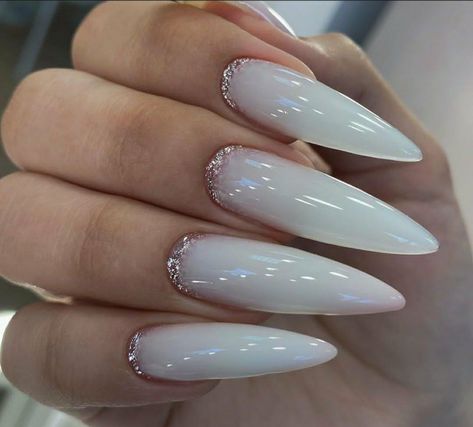 Long White Nails, Rave Nails, Unghie Sfumate, Stiletto Nails Designs, Casual Nails, Glow Nails, Acrylic Nails Coffin Short, Oval Nails, Fire Nails