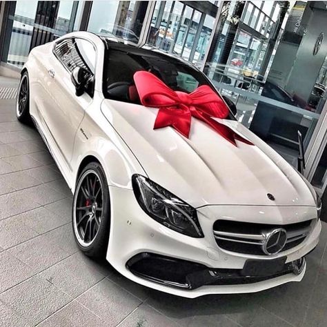 W K 7 on Instagram: “🎁🎁🎁 #wissk7 #luxury #lifestyle #car #white #mercedes” Mercedes Girl, Luxury Cars Mercedes, Mercedes Auto, Rich Kids Of Instagram, Dream Cars Mercedes, Top Luxury Cars, Lux Cars, Mercedes Benz Classic, Bmw I8