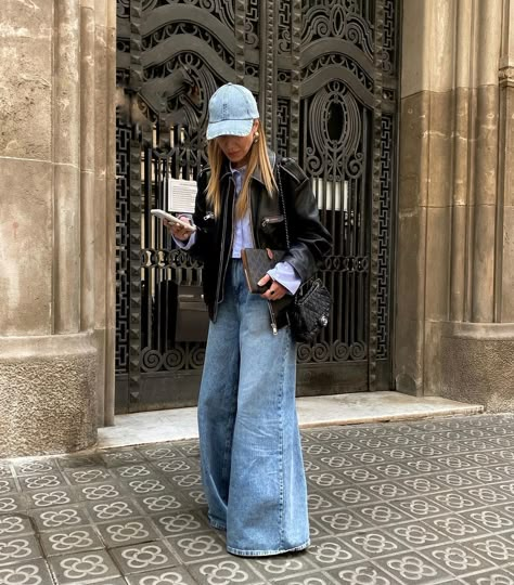 Street Style 2023, Style Wide Leg Jeans, Wide Leg Jeans Outfit, Denim Street Style, Look Jean, Jeans Street Style, Style 2023, Outfit Jeans, Looks Street Style