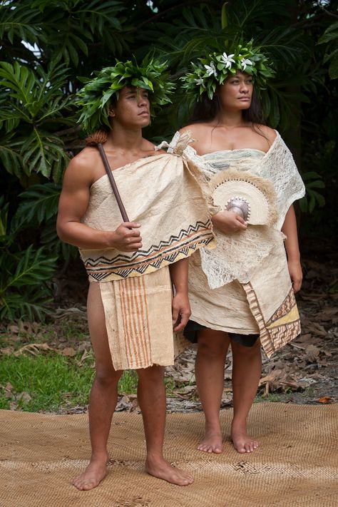 Hawaiian clothing Hawaiian Traditional Clothing, Traditional Hawaiian Clothing, Maori Clothing, Polynesian Clothing, Native Outfits, Hawaiian Clothing, Hawaiian Fashion, Fantasy Clothes, Clothing Male