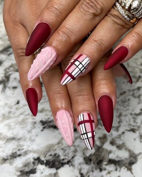 Jumper Nail Art, Gift Wrap Nail Design, Knitted Nail Art, Plaid Nails Winter, November Sweater Nails, Plaid Nail Designs Christmas, Sweater And Plaid Nails, Plaid And Sweater Nails, Sweater Almond Nails