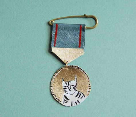 Fiber Jewelry, Hand Painted Leather, Textile Jewelry, Painting Leather, Jewelry Pins, Fabric Jewelry, Textile Art, A Cat, Fiber Art