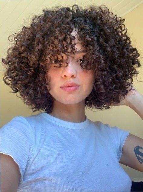 Short Curly Cuts, Kort Bob, 3b Hair, Curly Cut, Curly Haircut, Curly Hair Inspo, Natural Curly Hair Cuts, Stile Hijab, Mixed Curly Hair