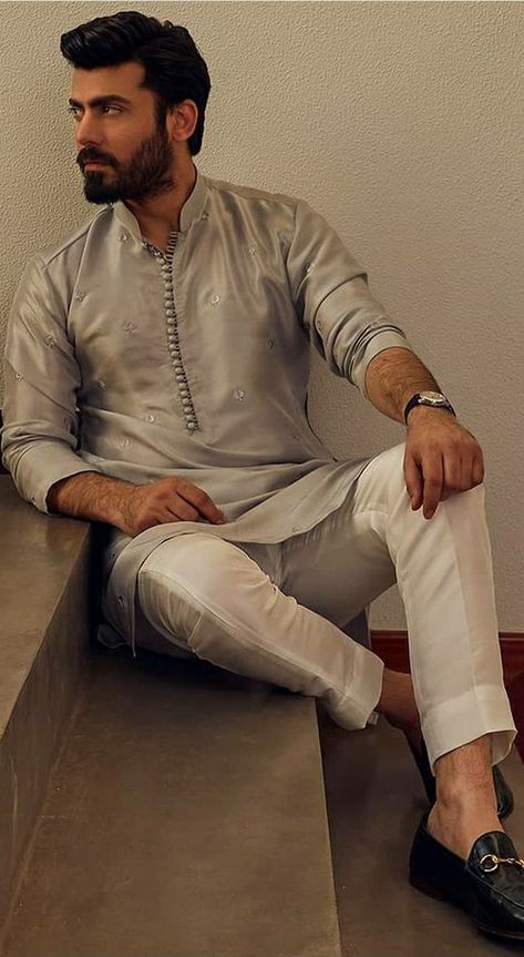 Men Kurta Photoshoot, Shoes Under Kurta For Men, Men In Kurta Aesthetic, Kerala Traditional Dress For Men, Kurta Poses For Men, Traditional Indian Mens Clothing, Pakistani Men, Indian Wedding Clothes For Men, Mens Indian Wear