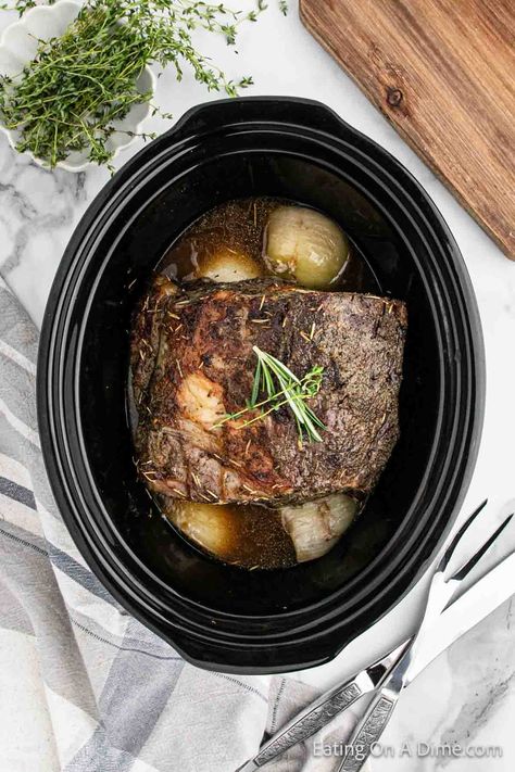 Slow Cooker Prime Rib Recipe Crockpot Skinnytaste, Skinnytaste Crockpot, Slow Cooker Prime Rib, Slow Cooker French Dip, French Dip Crock Pot, Mississippi Roast Recipe, Weigh Watchers, Mississippi Pot Roast, French Dip Sandwich