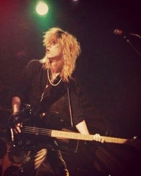 Duff Mckagan young Sweet Child O' Mine, Duff Mckagan, Glam Metal, Axl Rose, I'm With The Band, Welcome To The Jungle, Mötley Crüe, Def Leppard, The Duff