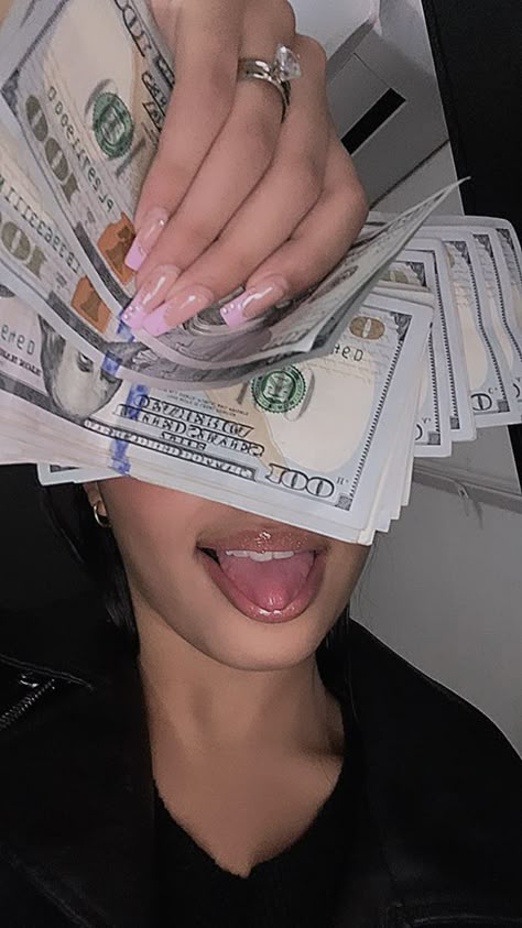 Girls With Money Aesthetic, Hand Holding Money, Beats Aesthetic, Money Pics, Baby Pink Wallpaper, Pics For Drawing, Baby Pink Wallpaper Iphone, Christopher Thompson, Brunette Aesthetic