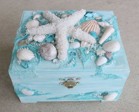 Iridescent Paint, Mermaid Treasure, Jewelry Box Plans, Sea Treasure, Seashell Projects, Seashell Wall Art, Jewelry Box Diy, Shell Crafts Diy, Sea Crafts