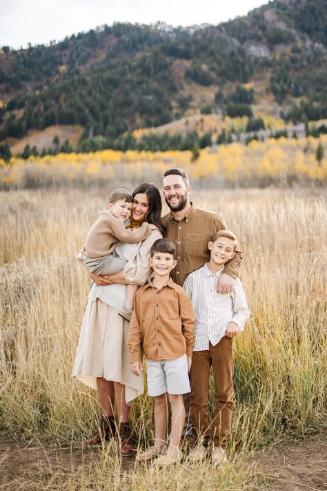 Utah Family Photographer,Snow Basin Photographer,Fall Family Photos,What to wear for fall family photos Fall Family Mini Sessions, Outdoor Summer Family Picture Outfits Color Schemes, Park Family Photoshoot Fall, Photography Outfits Family, Redwood Photoshoot Family, Family Pictures Mountains Fall, Aspen Tree Family Photo, Family Of 5 Picture Ideas, Fall Family Photo Shoot