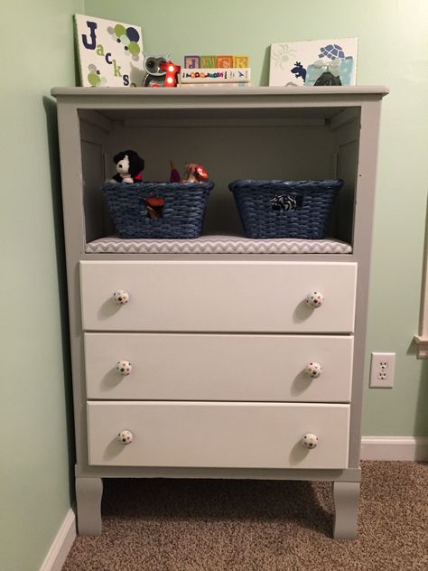 Dresser with broken drawers removed. Diy Dresser Makeover Kids, Dresser Makeover Kids, Dresser Makeover Diy, Broken Dresser, Dresser Diy, Kids Dresser, Dresser Ideas, Repurposed Dresser, Diy Dresser Makeover