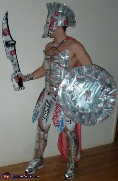 Spartan Warrior - costume made of beer cans! Spartan Costume, Armor Template, Anything But Clothes, Knight Halloween, Recycled Costumes, Warrior Costume, Knight Costume, Costume Works, Spartan Warrior