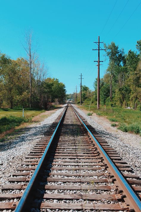 Railroad Track Pictures, Train Tracks Photography, Track Pictures, Blurred Background Photography, Black Background Photography, Blur Photo Background, Photo Background Images Hd, Blue Background Images, Iphone Background Images