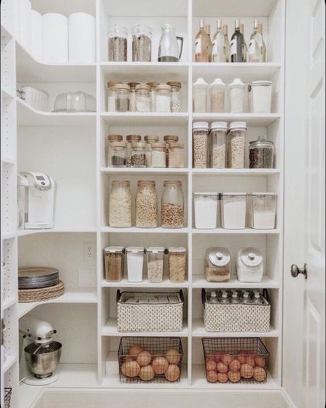 Pantry Inspiration, Organization Pantry, Organized Pantry, Pantry Organisation, Modern Organization, Desain Pantry, Pantry Remodel, Kitchen Design Color, House Organisation