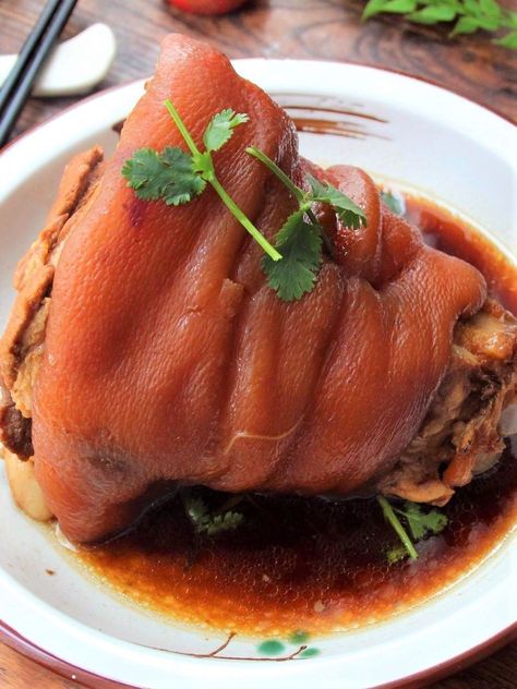 Stewed Pork Knuckle Pork Hock Recipe - Easyfoodcook Pork Knuckle Recipe, Pork Shanks, Pig Feet Recipe, Offal Recipes, Stewed Pork, Pork Bites, Pork Knuckle, Pork Hock, Stew Meat Recipes