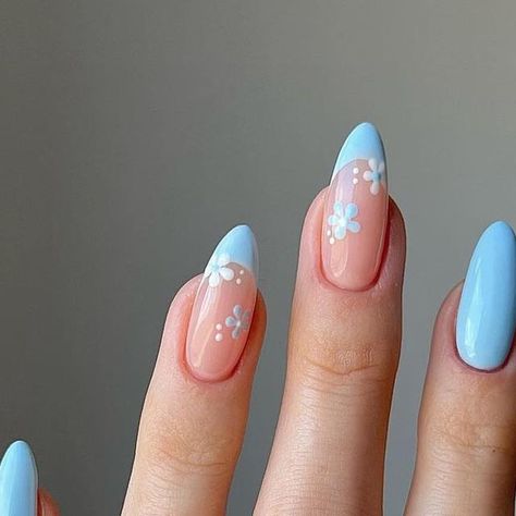 𝚗𝚊𝚒𝚕𝚜 𝚙𝚑𝚘𝚝𝚘𝚜 & 𝚟𝚒𝚍𝚎𝚘𝚜  💅 on Instagram: "Beautiful nails 🤍  via @thehotblend   tags: #nail_me_good #nailtechlife #nailove #nailsunnytutorial #nail2inspire #nailwow #theglitternail #coffinshapenails #pinkandwhitenails #nailpictures #nails4today #vietnails #nailmag #nailsmakeus #atlnailtech #acrylicnailswag #nailinspiration #nailbar #nailheaven #nailperfection #nailgeek #nailcommunity #nailofinsta #winternails #nailartheaven #nailsporn" Pastel Blue Tips Nails, Baby Blue Floral Nails, Blue French Tip Nails With Flower, Baby Blue Flower Nails, Baby Blue Nails With Flowers, Baby Blue Acrylic Nails Almond, Summer Nails Baby Blue, Baby Blue Nails Almond, Blue Nails Acrylic Almond