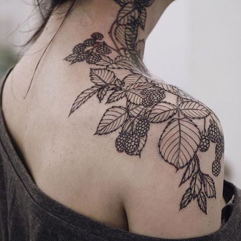 Tattoo Cherub, Blackberry Tattoo, Shoulder Cap Tattoo, Small Back Tattoos, Romantic Tattoo, Girl Back Tattoos, Plant Tattoo, Tattoo Girls, What Is